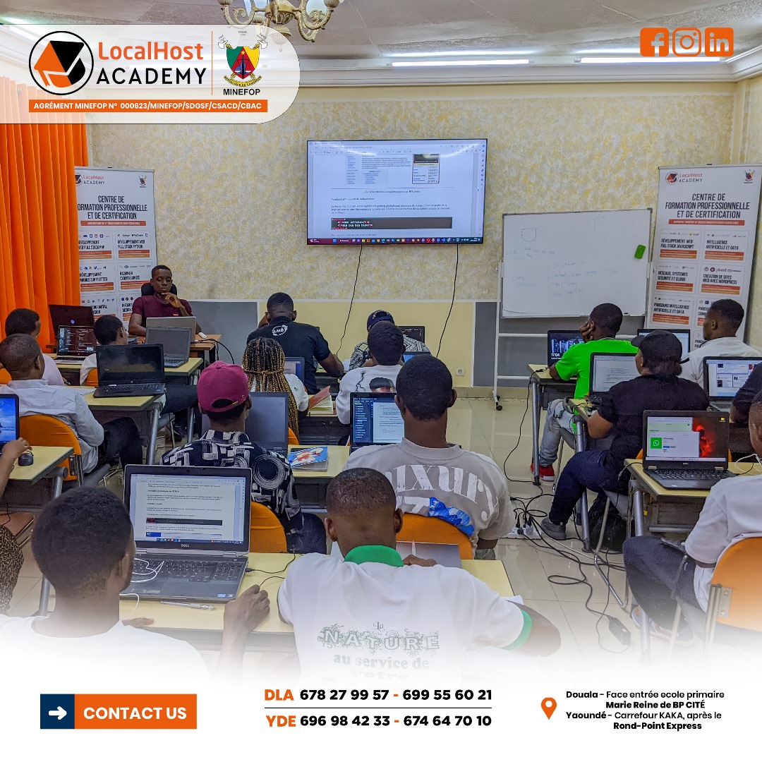 Apprenants sur ordinateurs portables — salle de formation LocalHost Academy